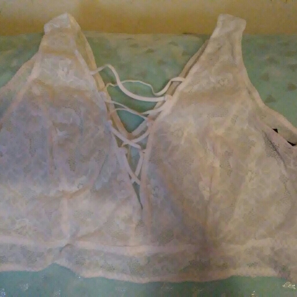 Torrid NWT bralette. White.size 4
